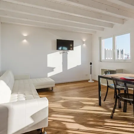 Casanova Bluelife * ترييستي